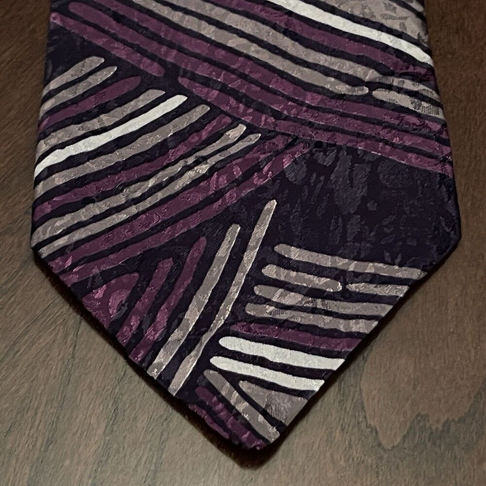 Vintage Camden Court Purple 100% Polyester Men’s Neck Tie Made In USA